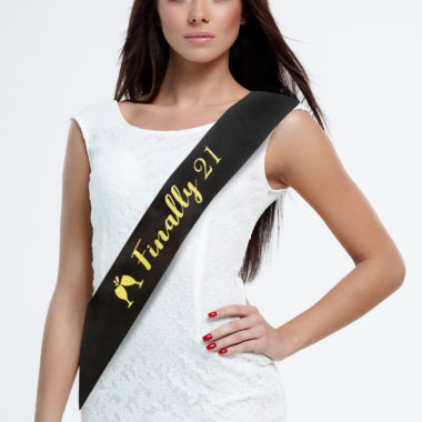 JPACO Finally 21 Sash – Birthday Sash & Hilarious Birthday Gag Gift for Men and Women & Retirement Parties. Fits All Sizes (Gold Foil)