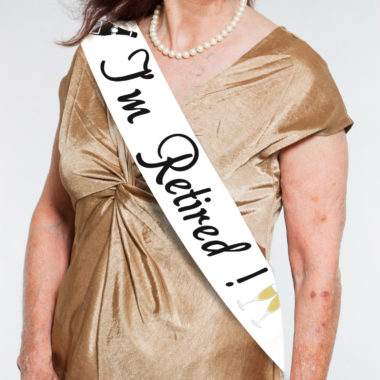 JPACO I’m Retired! Sash with Pin – Novelty Retirement Sash for Men & Women. Great for Work Party, Events, Party Supplies, Gifts, Favors, Decorations. Fits All Sizes